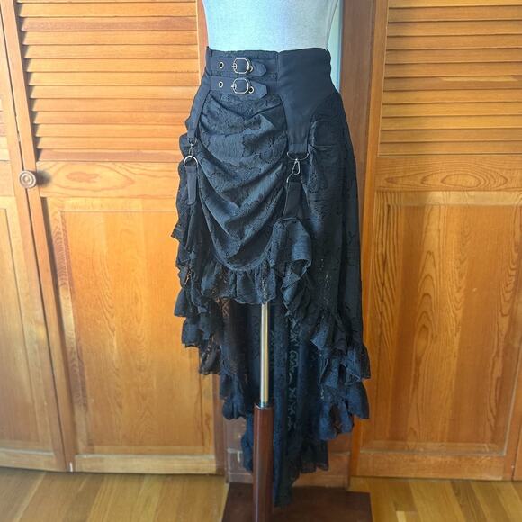 Dark in Love Gothic Victorian Vampire Vkei Black Lace Garter & Buckle Skirt - Picture 4 of 12